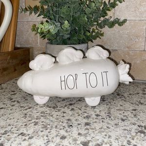 Rae Dunn “Hop To It” Carrot Figurine